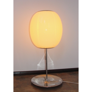 Nowoczesna lampa stołowa